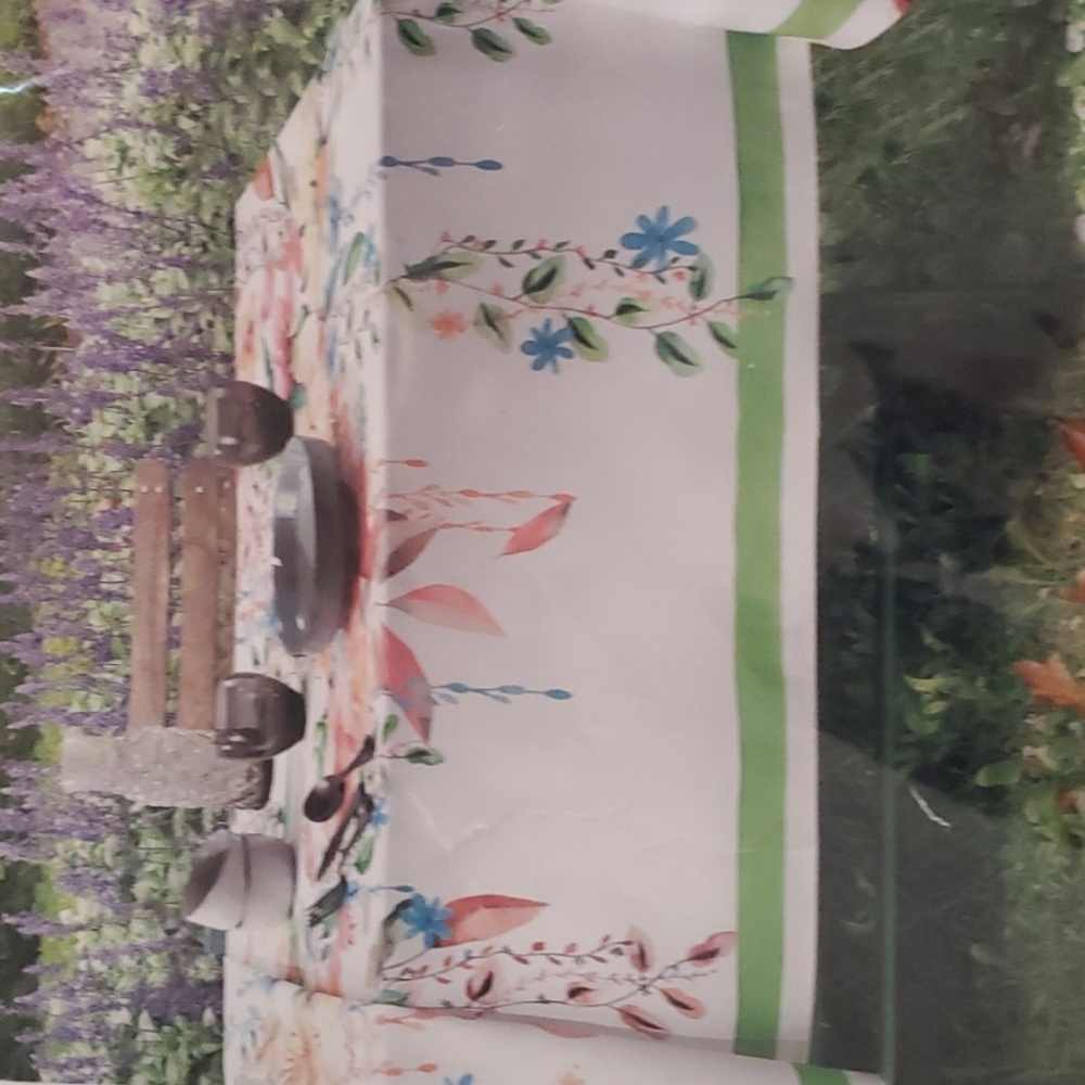 Made in Italy Colorlab Floral 59 x 71 Tablecloth